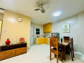Lane 2 - 2BR Fully airconditioned Apartelle near Wilcon and Robinsons - 9