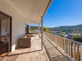Skippers View - Onemana Holiday Home - 8
