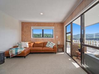 Skippers View - Onemana Holiday Home - 6