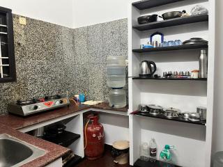 SarithaGarden Cozy 2BHK with AC, Wi-Fi - 6