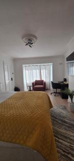 Large bedroom - 9
