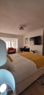 Large bedroom - 6