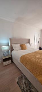 Large bedroom - 5