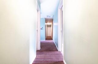Sheffield Group Stays - Large Home onsite Parking for vans cars free wifi - 3