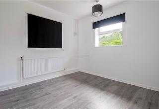 Sheffield Group Stays - Large Home onsite Parking for vans cars free wifi - 1