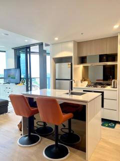 Luxury apartment at Queens Wharf Tower - 3