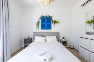 Lemon Tree 1-BR Apt with Terrace & Pool in Livadia - 3