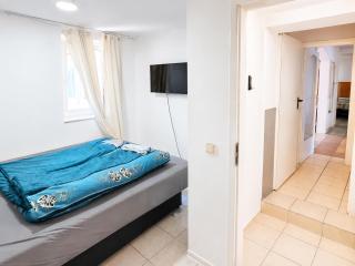 Cozy Private Rooms in Villa with WiFi & shared kitchen - 3