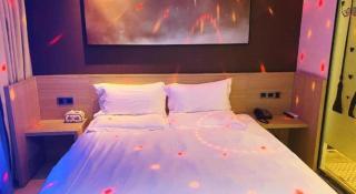 IU Hotel Tianjin Fumin Qiao Branch - 4