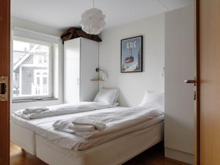 Central 3BR with Sauna & Parking - 9