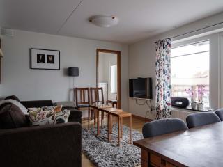 Central 3BR with Sauna & Parking - 0