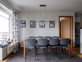 Central 3BR with Sauna & Parking - 8