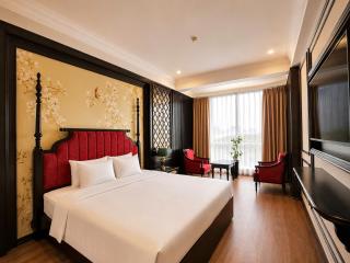 Regal Hotel & Spa - 7