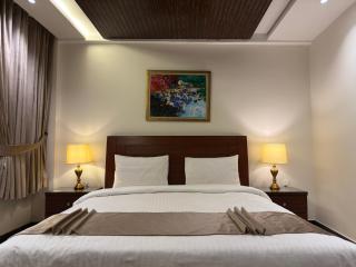 RockCliff Resort Executive Room Kashmir Point- 5 min to GPO - 7