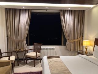 RockCliff Resort Executive Room Kashmir Point- 5 min to GPO - 9