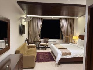 RockCliff Resort Executive Room Kashmir Point- 5 min to GPO - 6