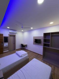 HK Comfort Inn - 8