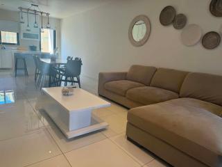Beachfront Apt D1 - 3