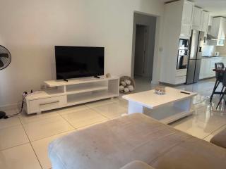 Beachfront Apt D1 - 5