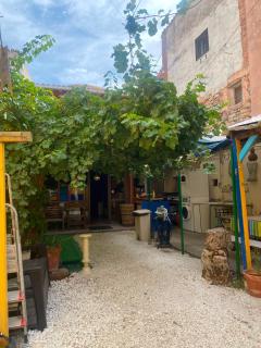 Albergue La Fuente Casa de Austria , SOLO PEREGRINOS - 1