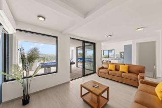 Cliffside Oasis - the Villa - Seaview - Bluebay - 5