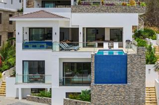 Cliffside Oasis - the Villa - Seaview - Bluebay - 2