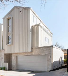Brand New Luxury Home in Central Hamilton - 5