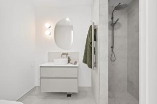 Brand New Luxury Home in Central Hamilton - 3