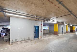 Waterside Apt · Balcony · NEC & Airport · Pets OK - 9