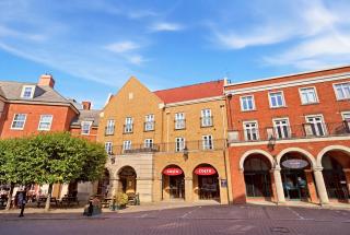 Waterside Apt · Balcony · NEC & Airport · Pets OK - 3