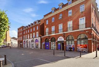 Waterside Apt · Balcony · NEC & Airport · Pets OK - 1