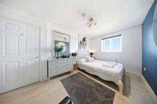 Waterside Apt · Balcony · NEC & Airport · Pets OK - 6