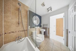 Waterside Apt · Balcony · NEC & Airport · Pets OK - 8