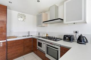 Waterside Apt · Balcony · NEC & Airport · Pets OK - 7