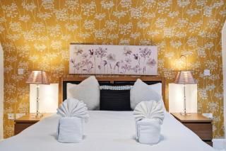 Tudor Lodge · Gated Moseley Home · Free Parking - 3
