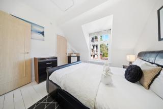 Tudor Lodge · Gated Moseley Home · Free Parking - 4