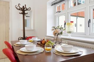 Tudor Lodge · Gated Moseley Home · Free Parking - 6