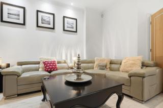 Tudor Lodge · Gated Moseley Home · Free Parking - 8