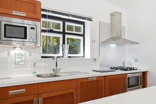 Tudor Lodge · Gated Moseley Home · Free Parking - 9