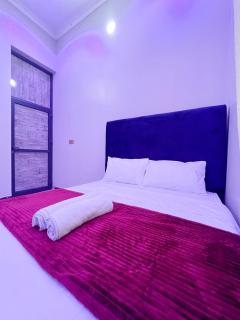 Cozy home, Room 2, Gated, Walk to airport,10Mins Drive to Stonetown - 0