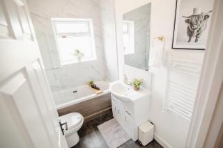 The Modern Retreat 3 Bed 2 Bath Parking - Handsworth - 1