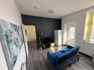Apartment Sleeps 3 - Free Parking & Balcony - 9