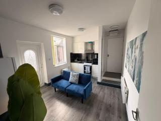 Apartment Sleeps 3 - Free Parking & Balcony - 0