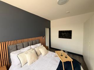 Apartment Sleeps 3 - Free Parking & Balcony - 2