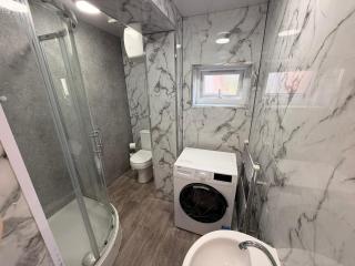 Apartment Sleeps 3 - Free Parking & Balcony - 1
