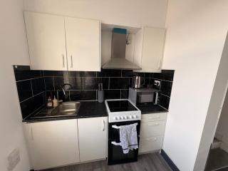 Apartment Sleeps 3 - Free Parking & Balcony - 5