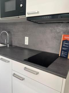 Apartment near Hauptbahnhof & Air Conditioned - 6