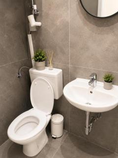 Apartment near Hauptbahnhof & Air Conditioned - 1