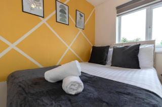 2BR with Attic Room Free Parking WiFi St Luke - 6