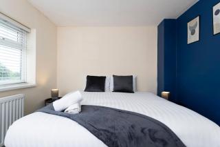 2BR with Attic Room Free Parking WiFi St Luke - 5